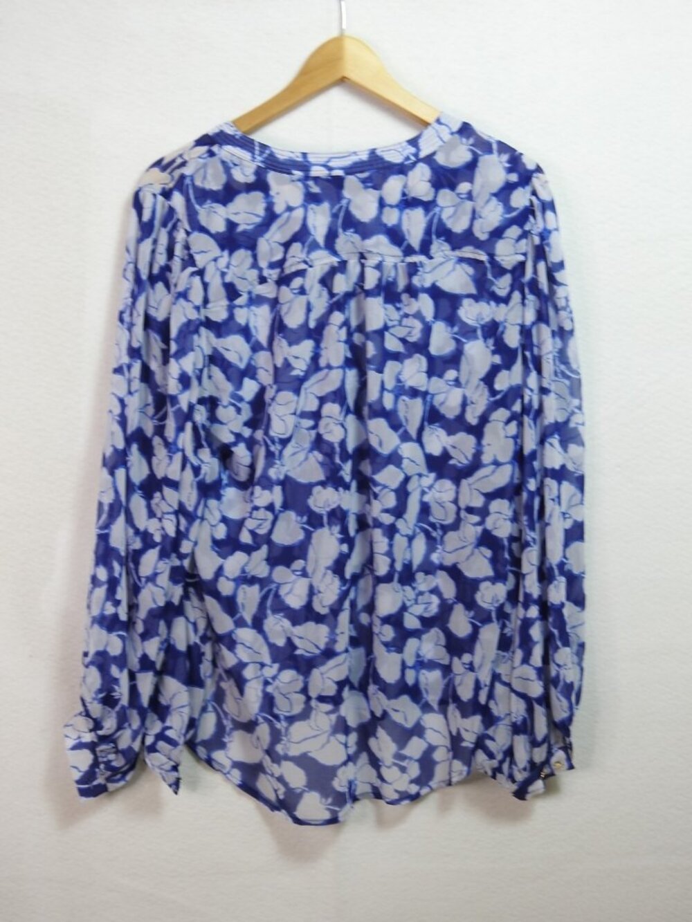 Chico's Georgette Blue White Floral Sheer Blouse Balloon Sleeve Sz 12  2 - Picture 6 of 11